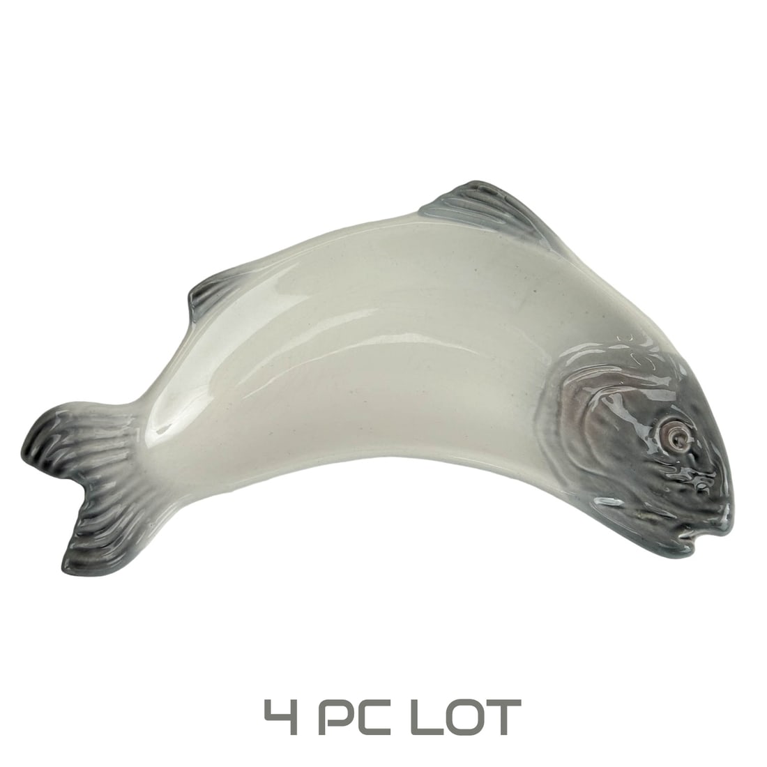 Waechtersbach German Ceramic Fish Bone Plates 4pc: 20th century Germany German earthenware ceramic Flounder fish shape dinner plates. Manufactured by Waechtersbach, Germany. Each fish plate design features a raised ribbed pattern to the dorsal fin and