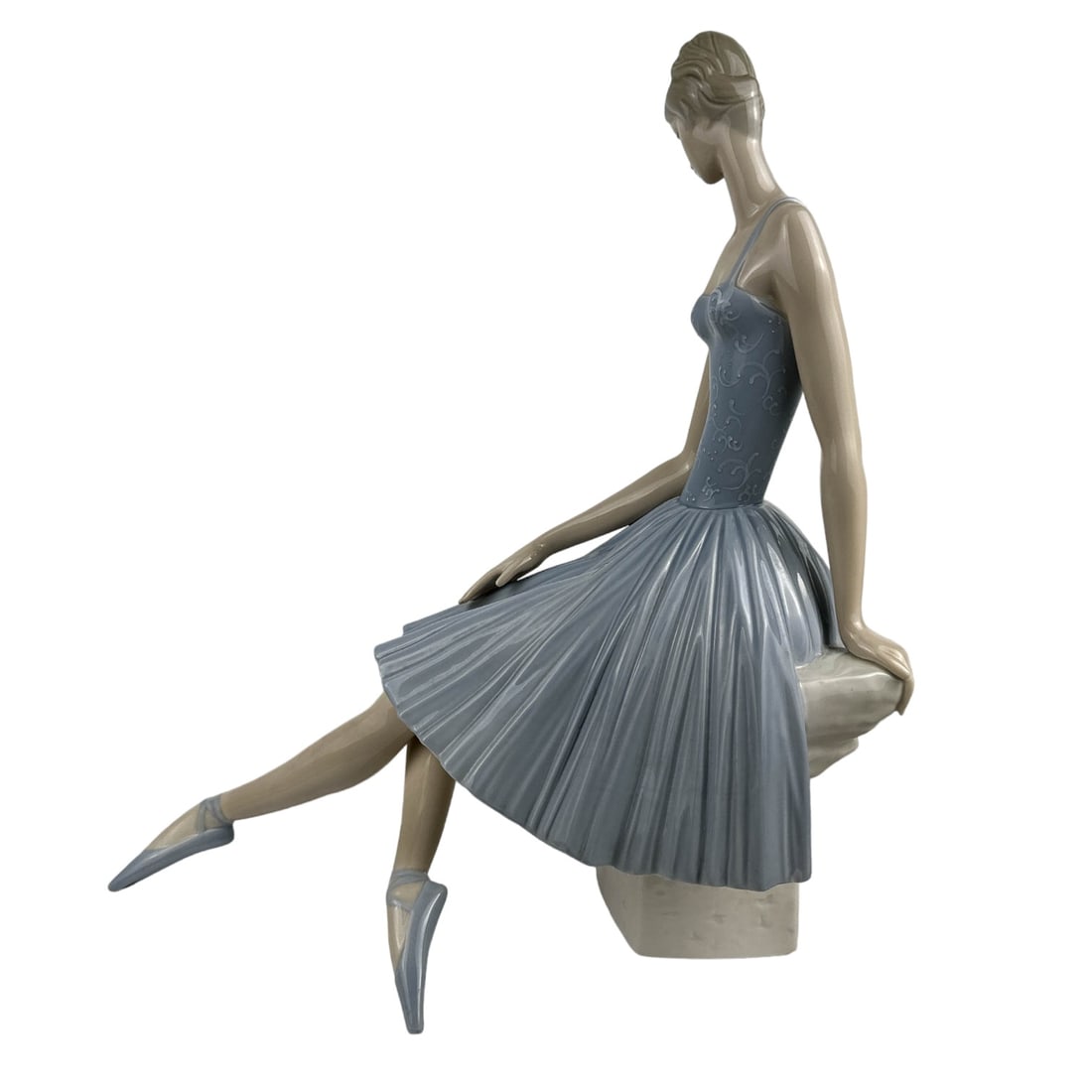 Lladro Waiting Backstage #4559 Ballerina Figurine (1 of 7)