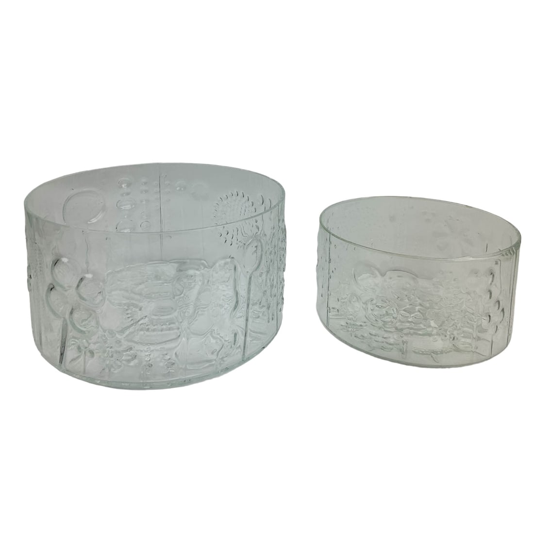 Iittala Finland Oiva Toikka Flora Round Bowls 2pc: Manufacturer : Iittala. Country of origin : Finland. Pattern : Flora. Production Years : 1966 - 1997. Designer : Oiva Toikka ( Finnish, 1931 - 2019 ) ~ acclaimed and celebrated glass artist best known