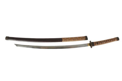 Vintage Japanese Wakizashi Samurai Sword SIGNED: An antique replica Japanese Wakazashi Samurai sword. Crafted from bronze, steel and other mixed metals, with a faux shagreen handle. Features a coiled rope textured surface to handle and scabbard, wit