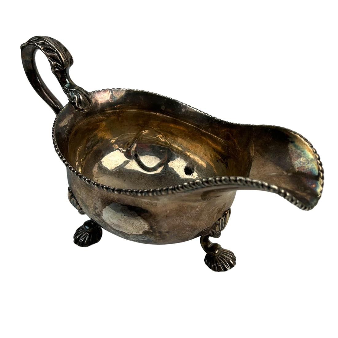 London Sterling Georgian Gravy Boat 430g WR Signed: London England sterling silver Georgian era gravy boat. Made by London silversmith William Robertson, in business from 1756 until 1769. Set on three legs with seashell motif. Beaded edging along the t