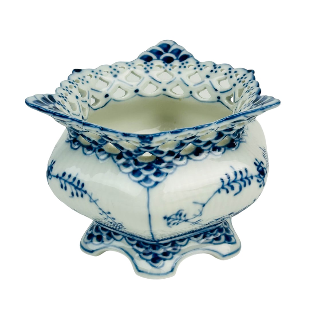 Royal Copenhagen Blue Fluted Full Lace Sugar Bowl: Manufacturer : Royal Copenhagen. Country of manufacture : Denmark. Pattern : Blue fluted full lace ( No trim ). Design features a sumptuous blue and white delicate floral motif, the pattern first intr