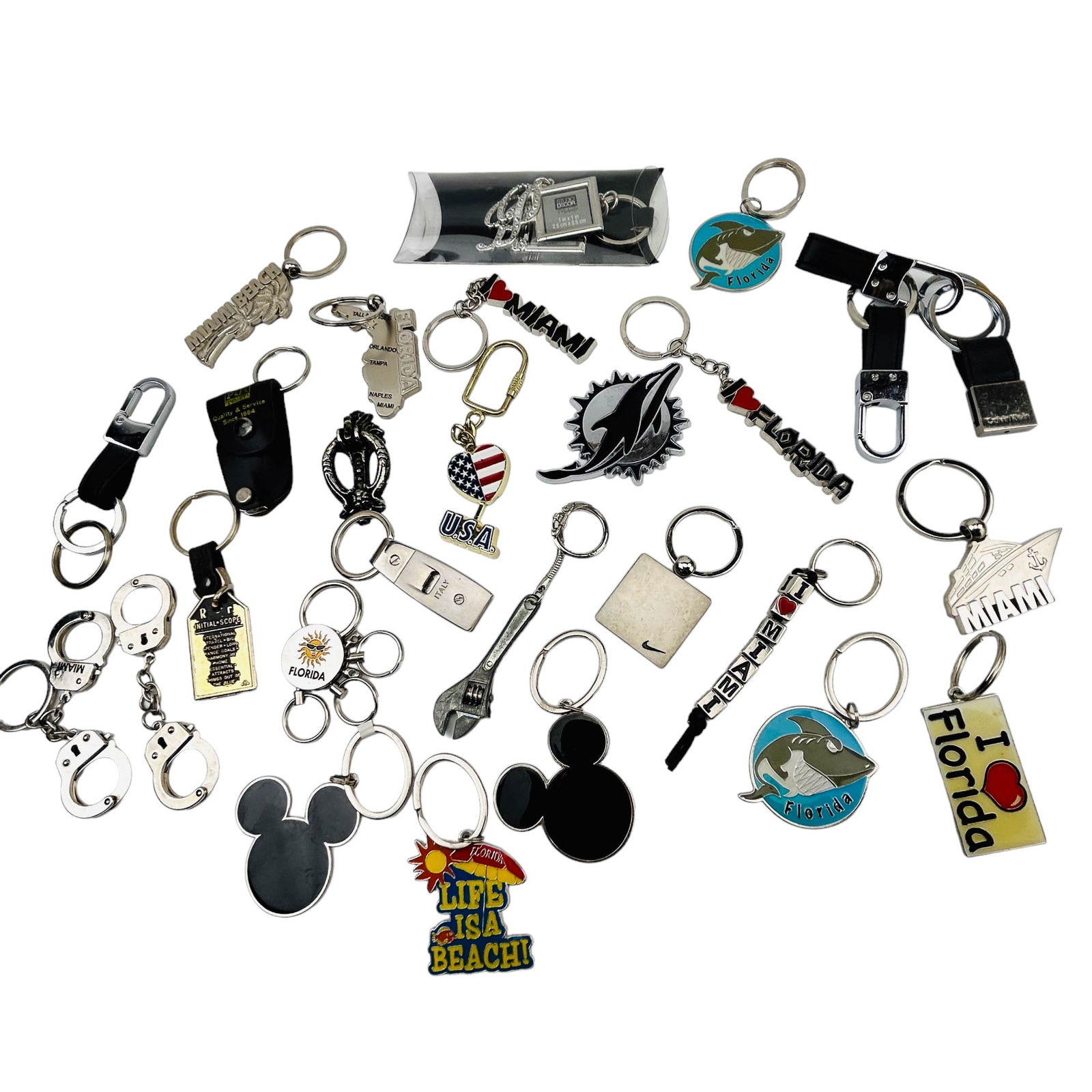 Estate Lot 26 Misc. Keychains Florida Tumi Disney (1 of 6)