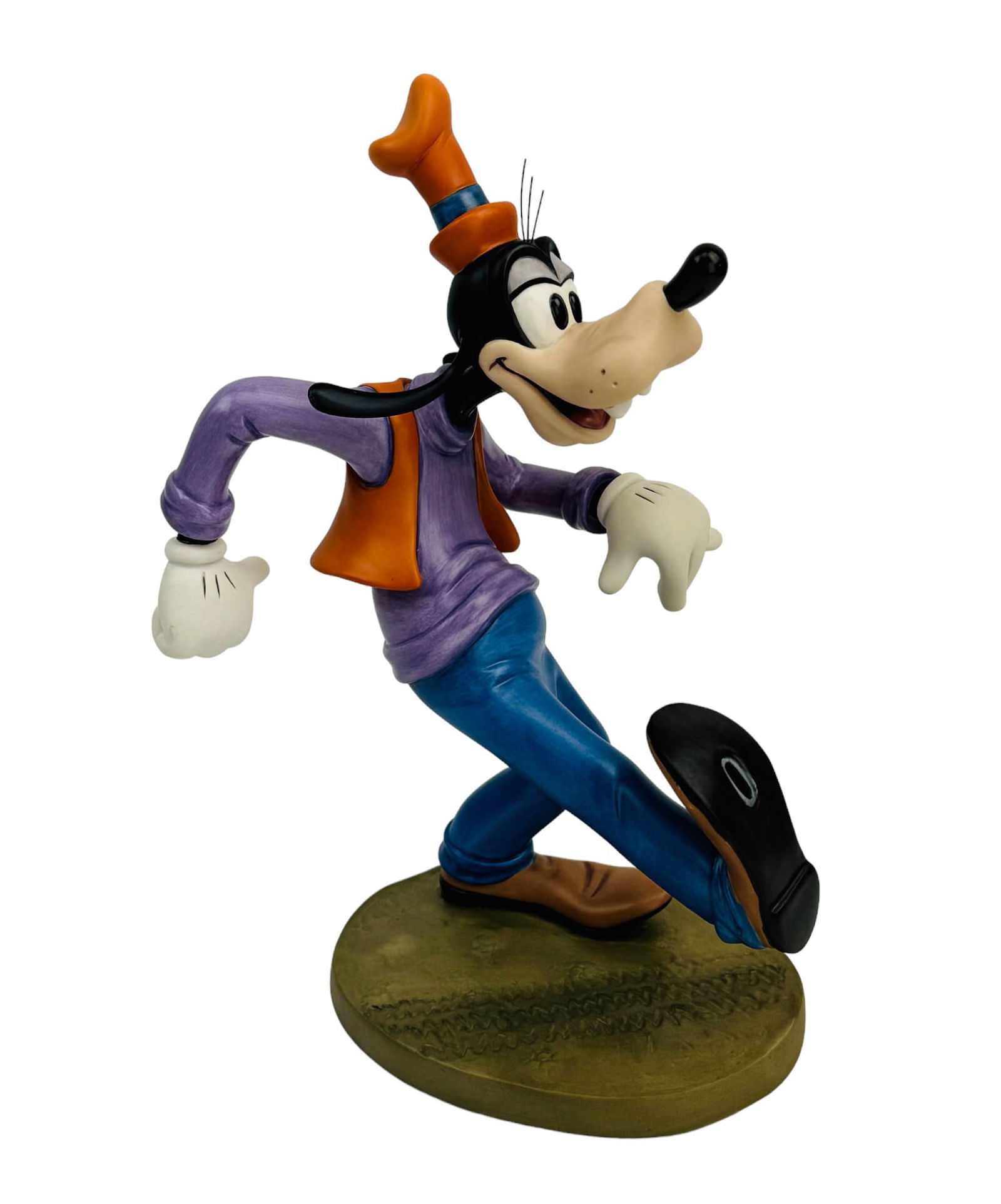 Disney Goofy Moving Day Collector Society Figurine (1 of 4)