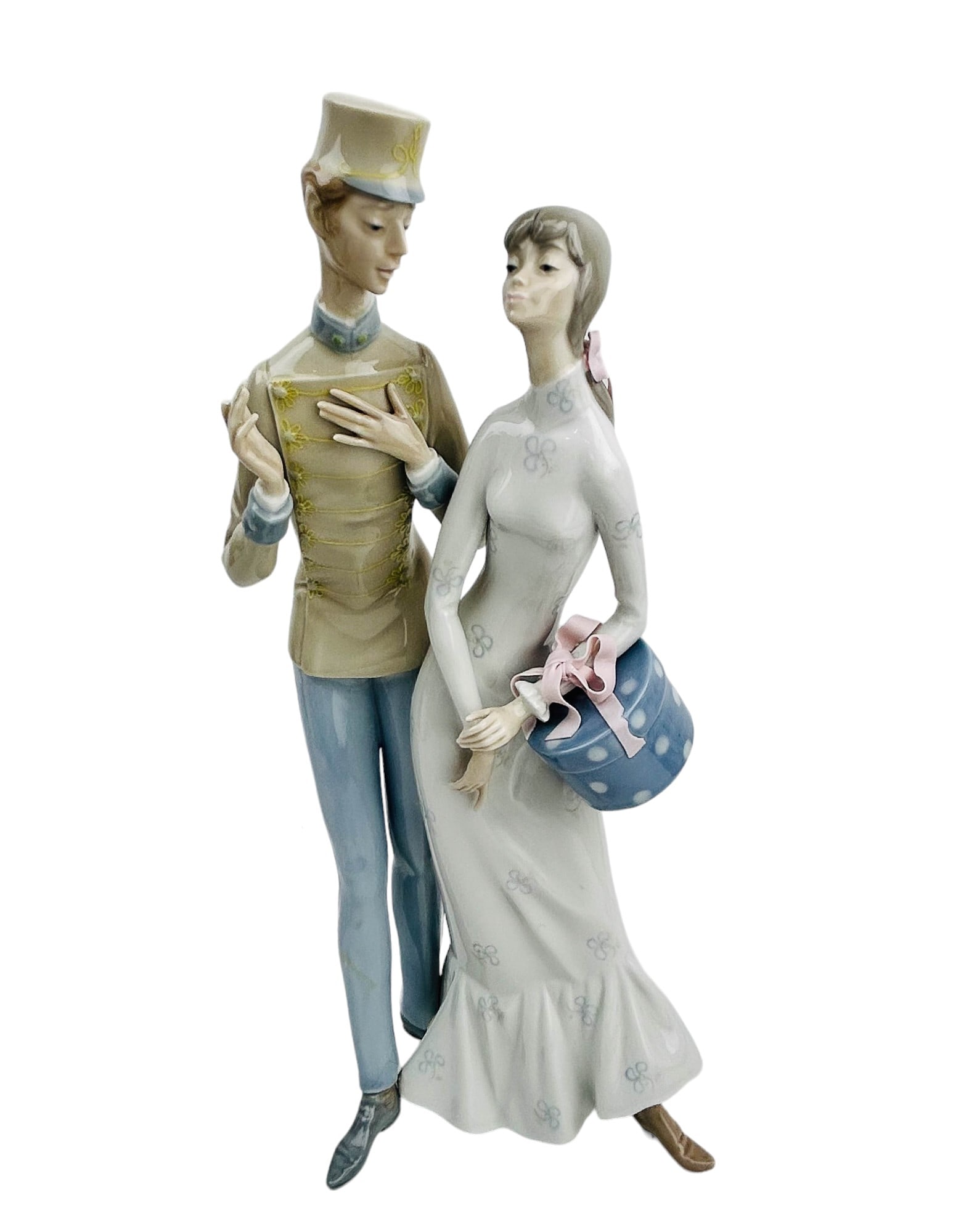 Lladro Spain The Flirt # 4564 Porcelain Figurine: Manufacturer : Lladro, Country of origin : Spain. Name : The Flirt. Model number : 4564. Production years : 1969 - 1978. Designer : Julio Fernandez. Finish : Glazed. Subject matter features a romantic