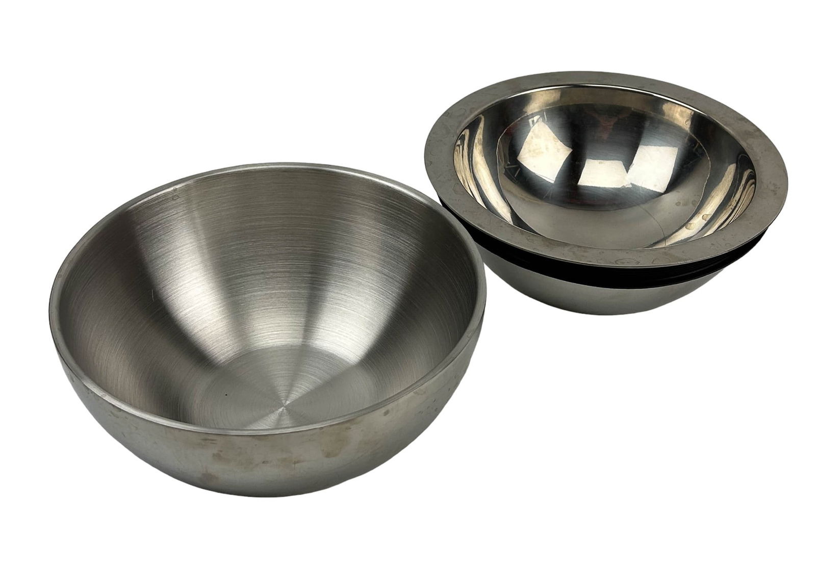 Frontgate Stainless Steel Insulated Serving Bowls: Estate lot of a total of three (3) stainless steel food serving bowls. Each insulated bowl is designed to keep your food chilled for hours with ice or condensation. This seamless serveware is perfect