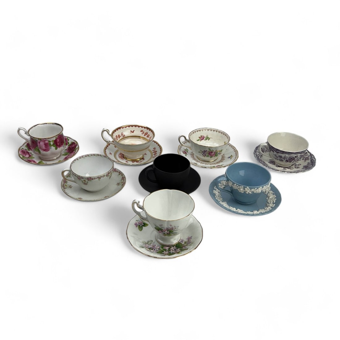 Wedgwood Royal Albert Limoges Tea Cup Saucer 8pc: Mixed Collection Estate Lot of a total of eight (8) English Bone China Tea Cups and Saucers. Each showcasing a variety of traditional and floral patterns emblematic of renowned manufacturers such as W