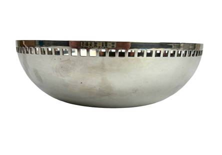 Richard Meier Swid Powell 6" Skyscraper Bowl: Richard Meier for Swid Powell Silverplate Postmodern Skyscraper Bowl. Measures 6". Signed Swid Powell RM.Condition: Good Condition, having mild surface wear. Estate Fresh to the Market. Shipping