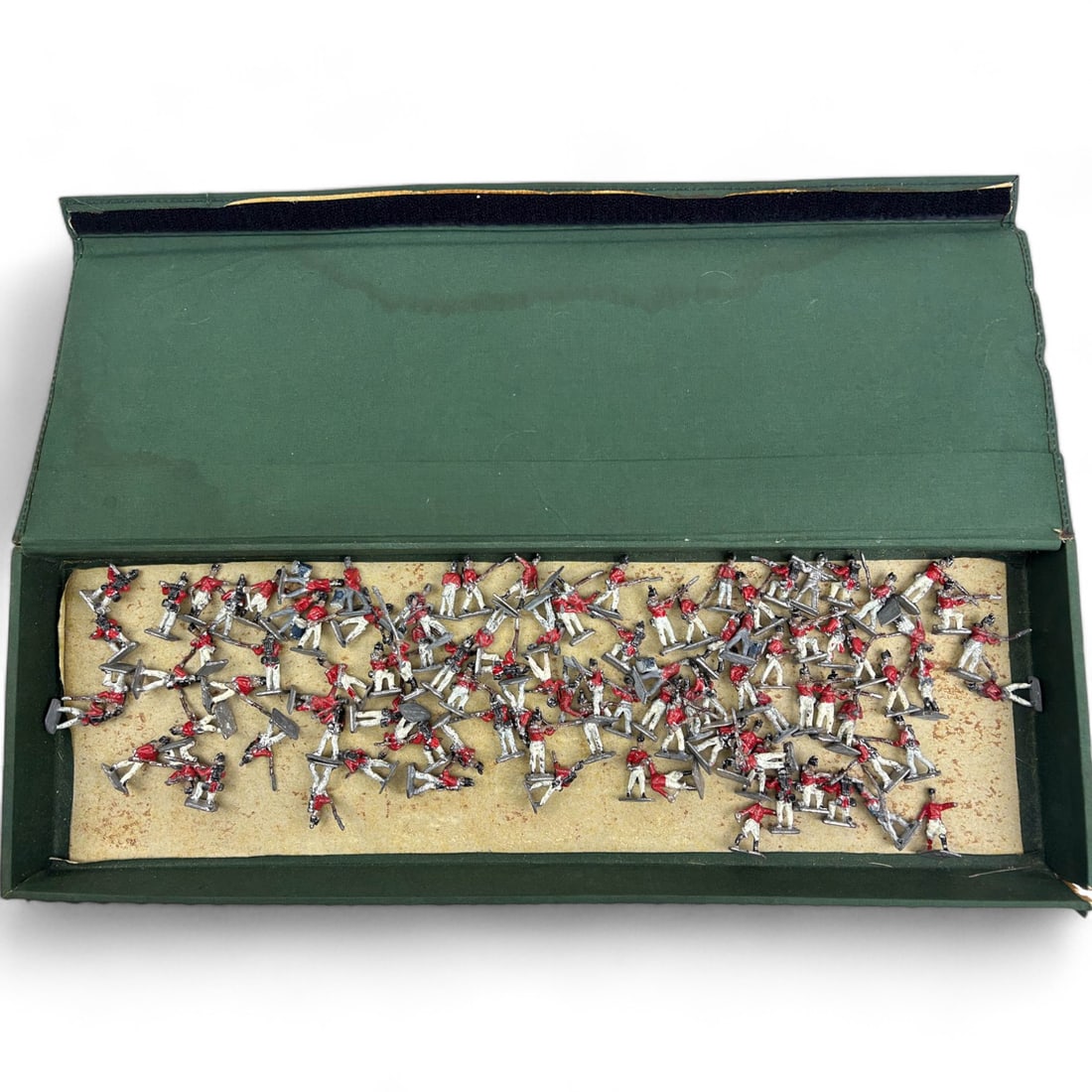 American Revolution British Soldiers Mini Figurine: This extensive collection features over 95 miniature lead figurines of British soldiers from the American Revolution era, meticulously crafted and detailed. Each figure is portrayed in mid action, dre
