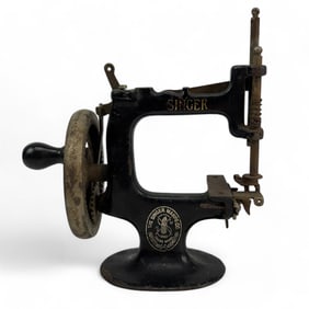 Antique 1920's Singer Sewhandy Toy Sewing Machine