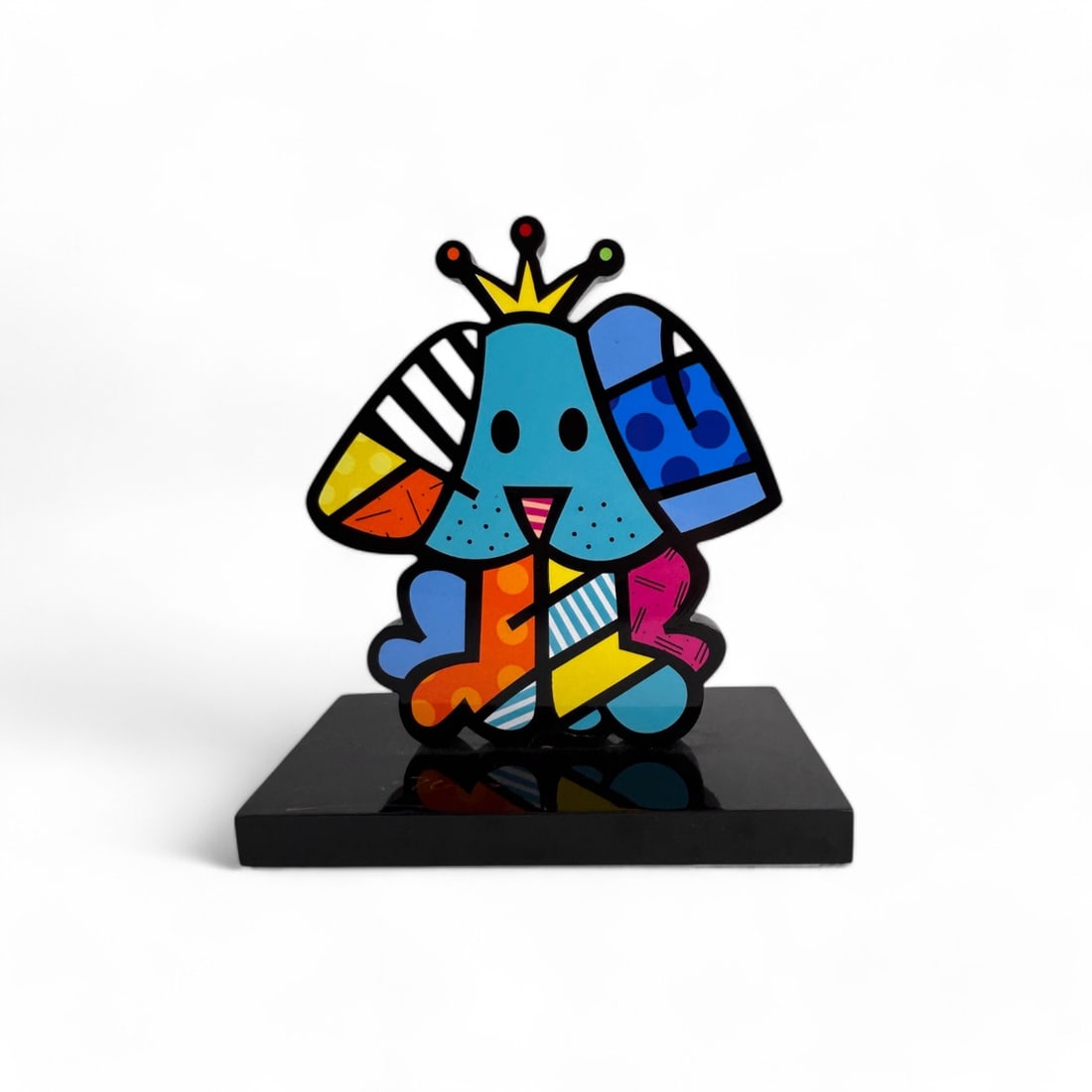 Romero Britto Pop Art LE Dog Sculpture SIGNED: Romero Britto (Brazilian, born 1963) vibrant and whimsical dog sculpture. Featuring the artist’s signature pop art style with bold colors, playful patterns, and black outlines. Crafted from acrylic 