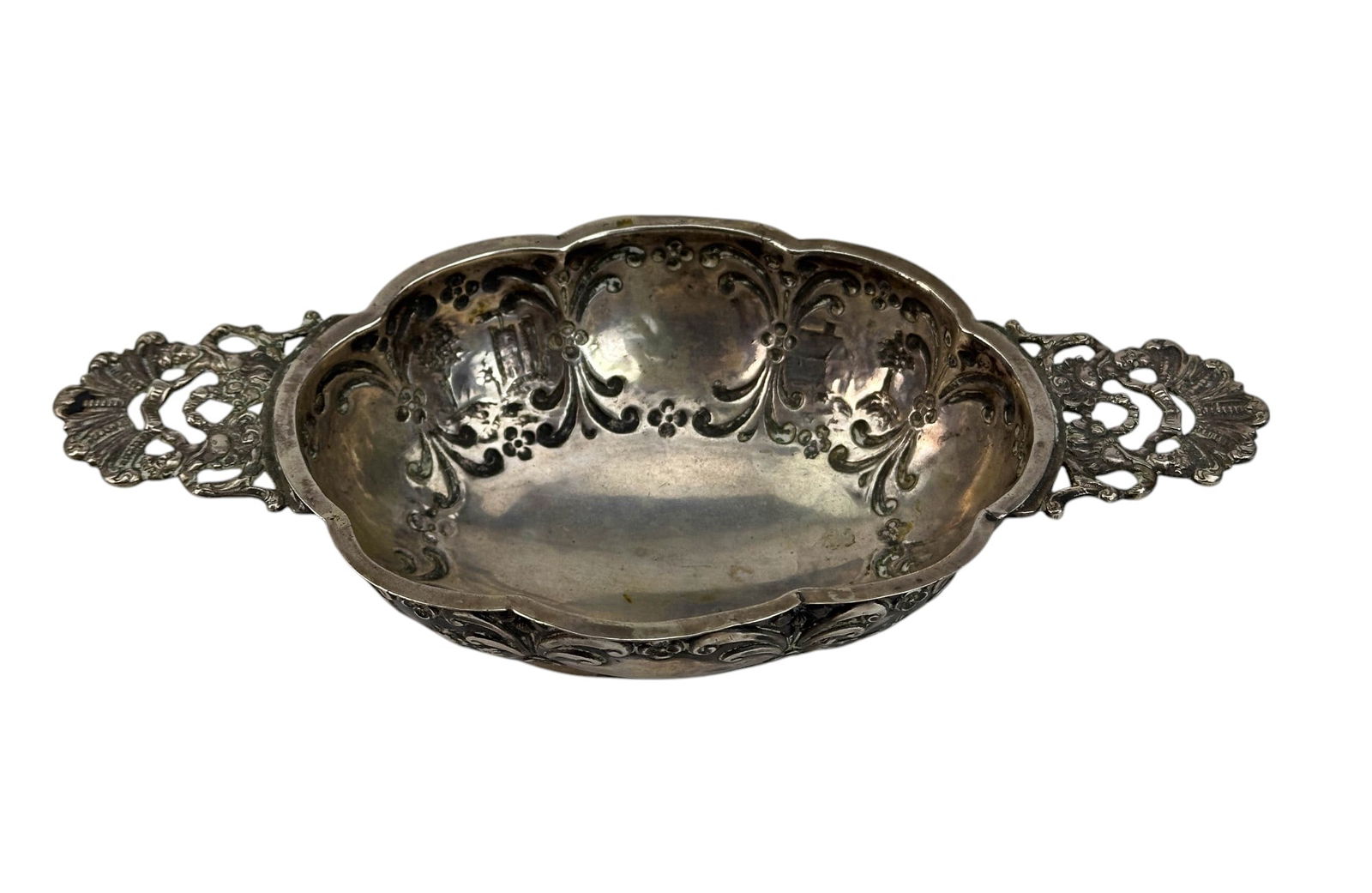 84 Grade Silver Floral Scroll Pierced Handle Dish (1 of 5)