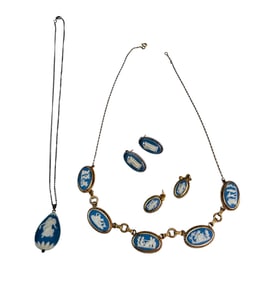 Wedgwood Jasperware Necklace Pendant Earrings 4pc
