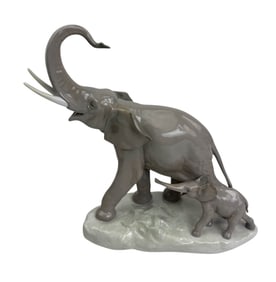 Lladro Elephants #1151 Wildlife Porcelain Figurine