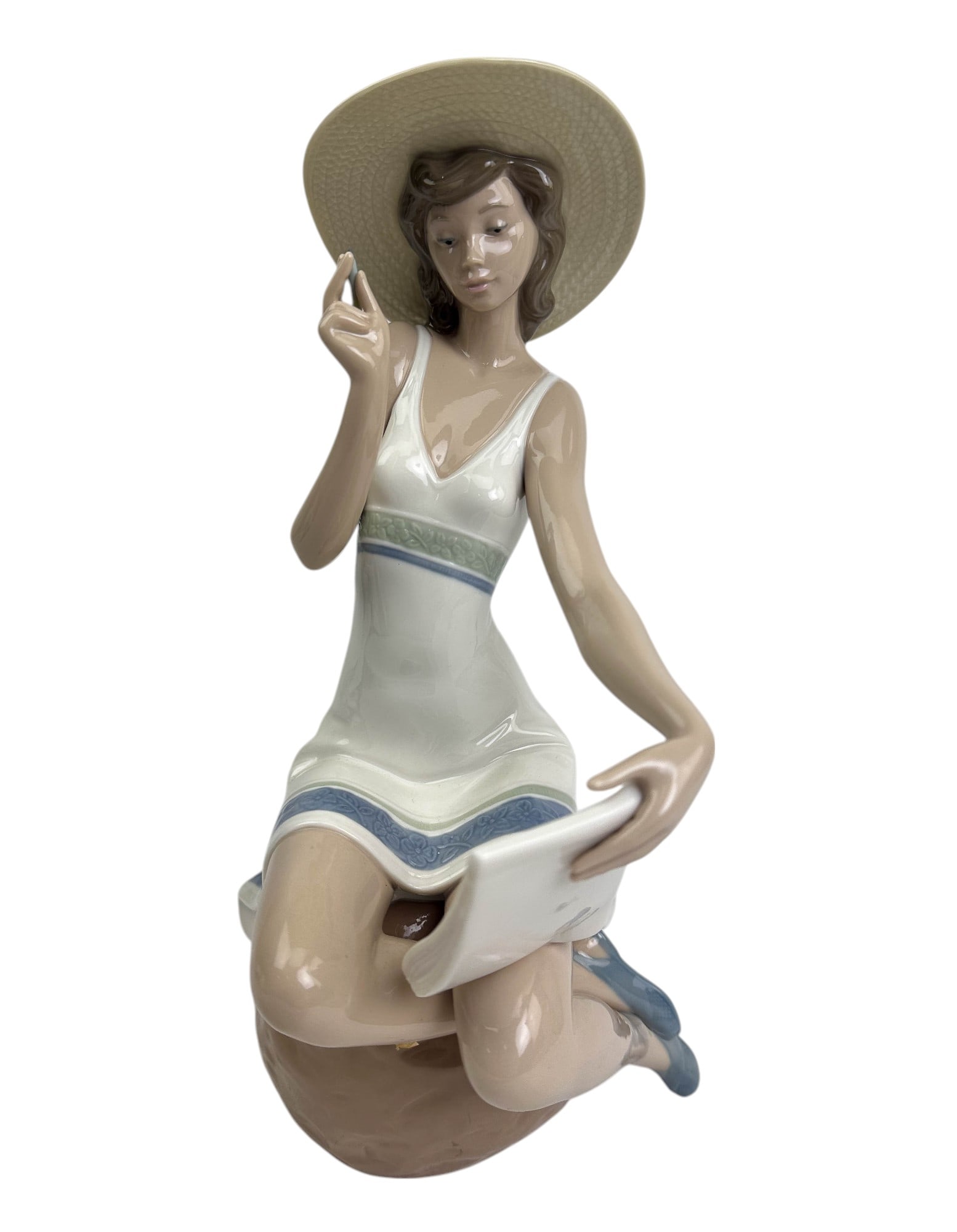 Nao Lladro Spain Penfriend 1229 Porcelain Figurine: NAO by Lladro Spain hand painted porcelain curio cabinet display. Tttled : Penfriend. Model number 1229. Sculptor : Joan Coderch. Circa 1996. Features a girl in a short white sleeveless sun dress, wea