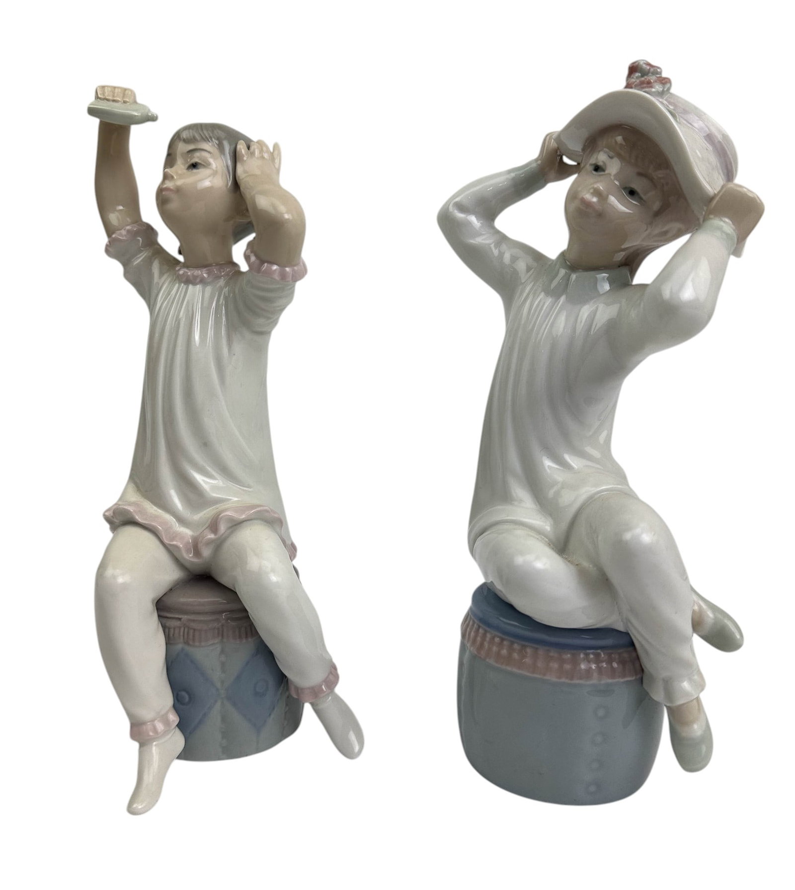 Lladro Girl w/ Bonnet & Girl Shampooing Figurines: Lot of two (2) Lladro Spain hand painted curio display porcelain figurines. Includes ~ One (1) Girl with Bonnet. Model number 1147. One (1) Girl Shampooing. Sculpted by Vincente Martinez. Production y