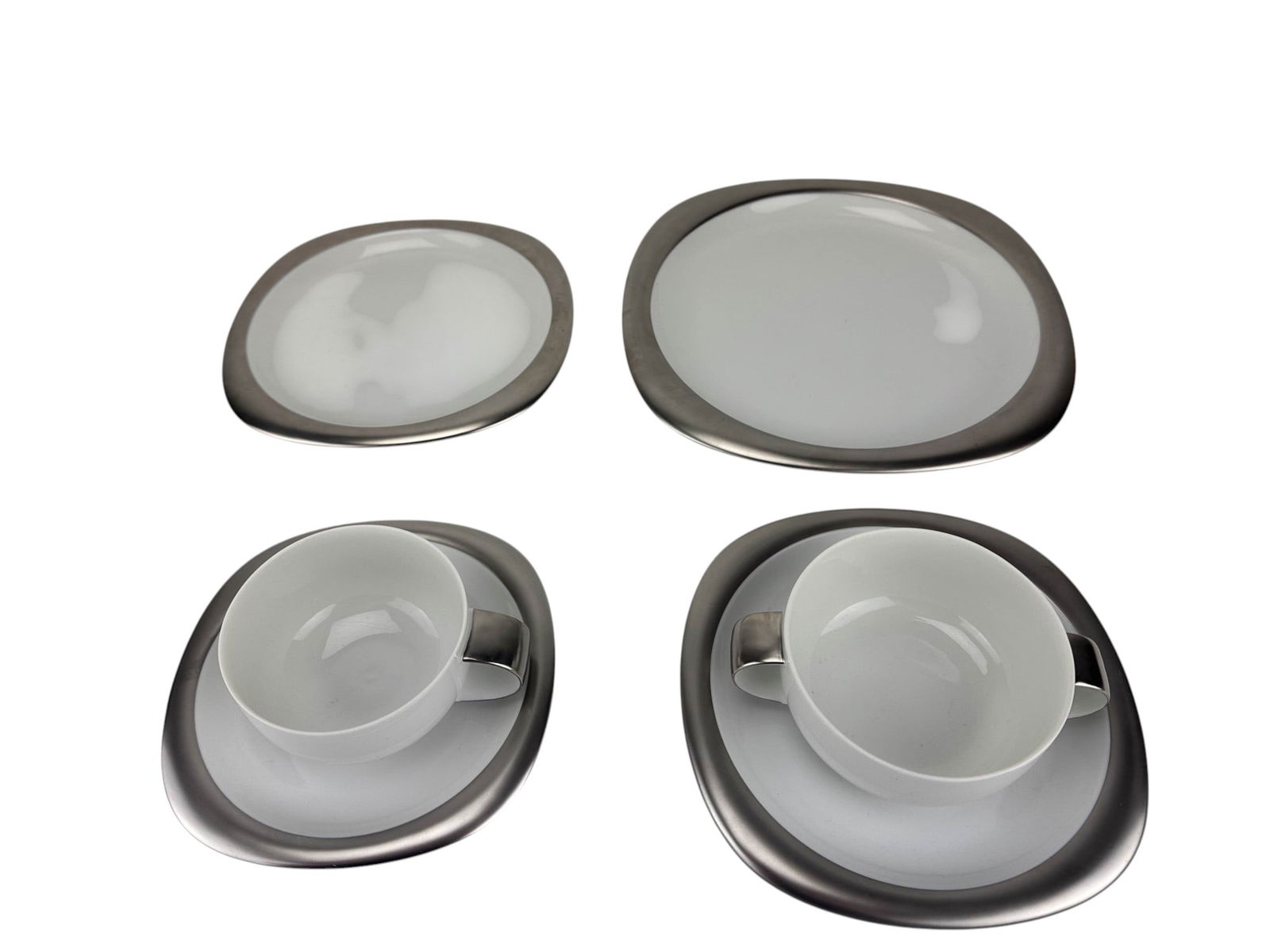 Rosenthal Concept 4 Suomi Cup Saucer Plate 50p LOT: Rosenthal German porcelain partial dinner ware set. Total of fifty (50) pieces. Pattern : Concept 4 Suomi. Production years : 1977-1989. Designed by Timo Sarpaneva (Finnish, 1926-2006). Influential Sc