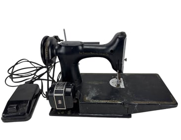 Singer Featherweight #221 Sewing Machine AL917944