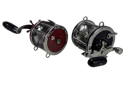 Penn Senator 4/0 113 113H Fishing Reel Box & More: Penn, a pair of 4/0 Senator fishing reels including model 113 and model 113H. The 113H is a high-speed reel with two ball bearings and forged bronze spool, labeled with gear ratio 3.25:1. The 113 feat