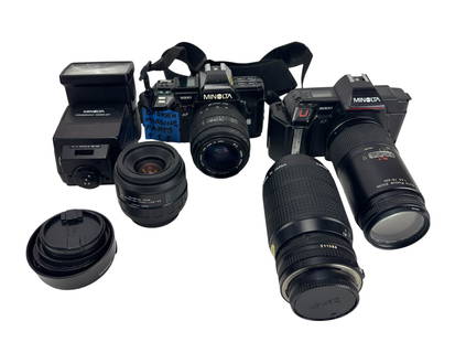 Minolta 7000 & 5000 Cameras Lenses Flashes w/ Case: Minolta, a vintage photography lot including two 35mm film SLR cameras : Minolta 7000 and Minolta 5000, both with AF functionality. Accompanied by a Sigma Zoom 28–70mm lens, a Minolta AF 75–200mm