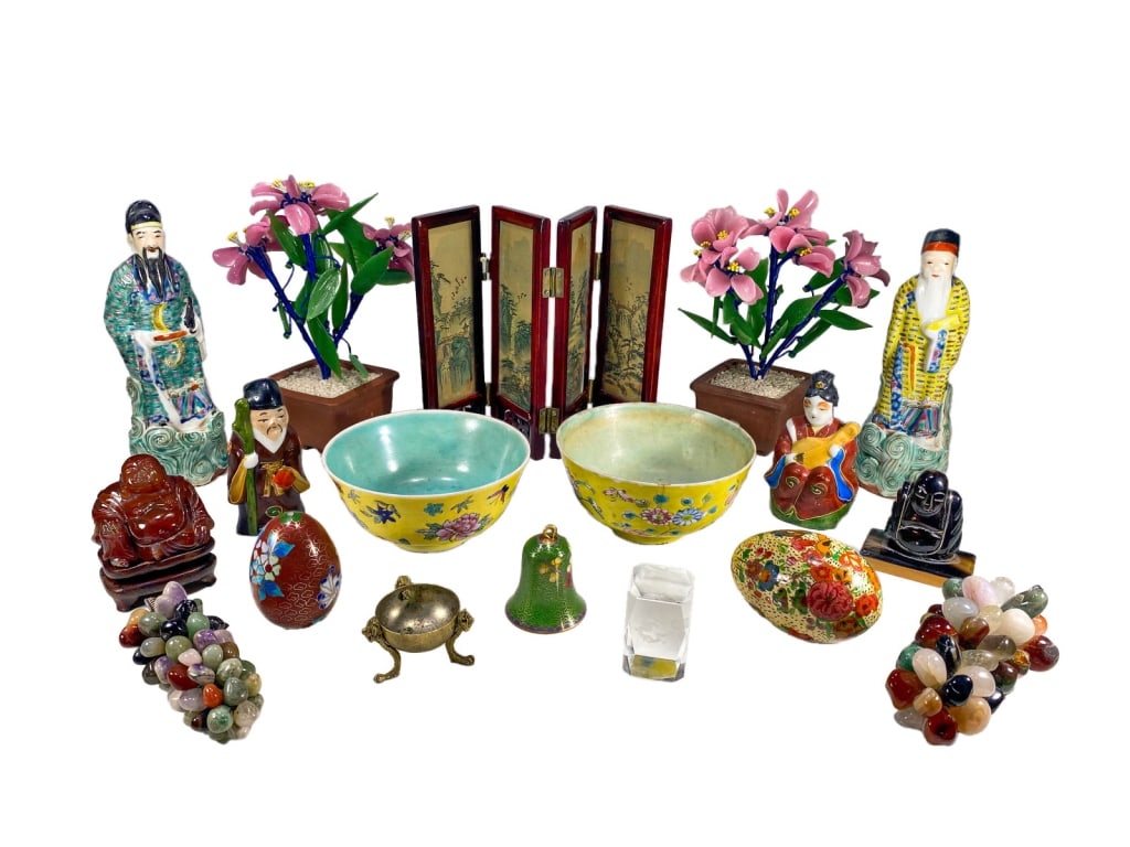 Chinese & Japanese Decorative Trinkets 18pc LOT: Asian assorted group of eighteen decorative objects including a glass tree sculpture, folding screen, ceramic figurines, porcelain bowls, cloisonnÃ©, an agate figure, and semi-precious stone grapes.