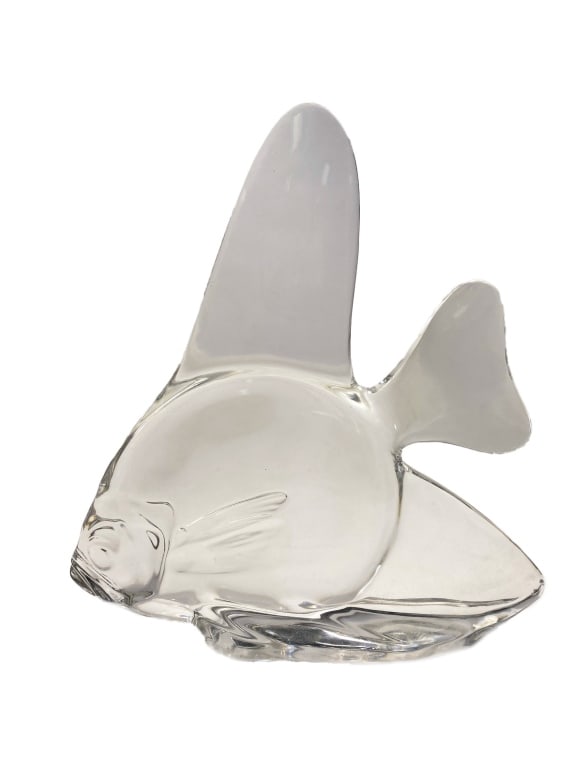Steuben Clear Crystal Art Glass Angelfish Figurine: Steuben crystal art glass angelfish model sculpture featuring a broad arched dorsal fin, streamlined body, and stylized wave base. Finished with a polished underside and script-etched Steuben signatur