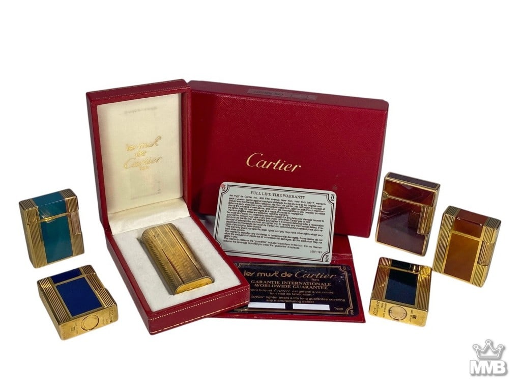 ST Dupont Black Laque de Chine Lighter, SIGNED: S.T. Dupont Paris Laque de Chine goldplated and lacquer lighter, signed. Stamped S.T. Dupont Paris, Made in France, Laque de Chine, serial numbers. Measures approximately 1.75 inches tall by 1.25 inch