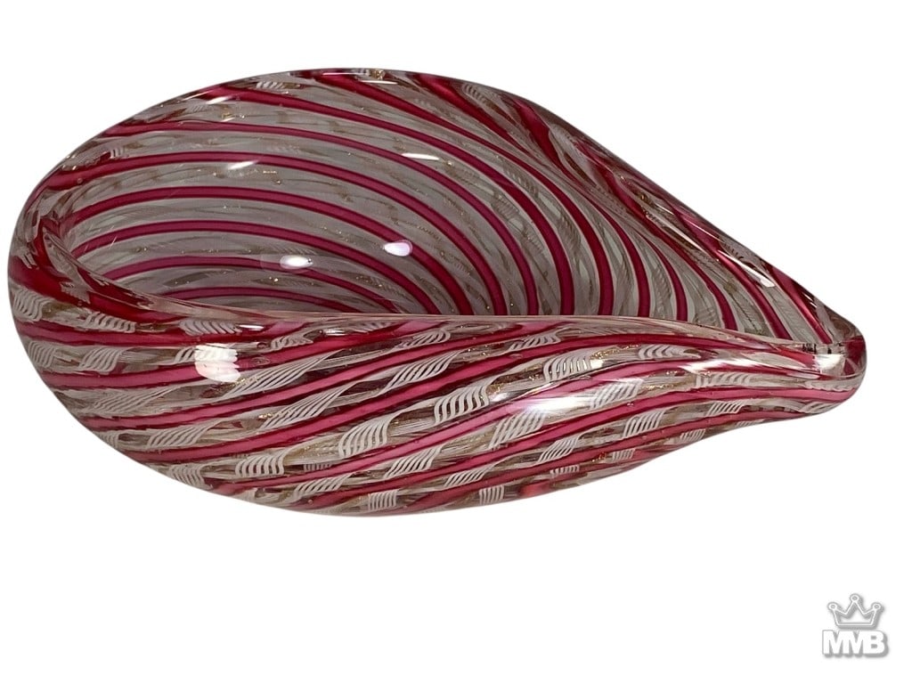 Fratelli Toso Pink Murano Aventurine Ribbons Bowl: Fratelli Toso Italian Venetian art glass bowl crafted with pink and white ribbon canes and aventurine inclusions. In teardrop form with a pulled rim and swirling design thoughout. Dimensions: 2.75 X 8