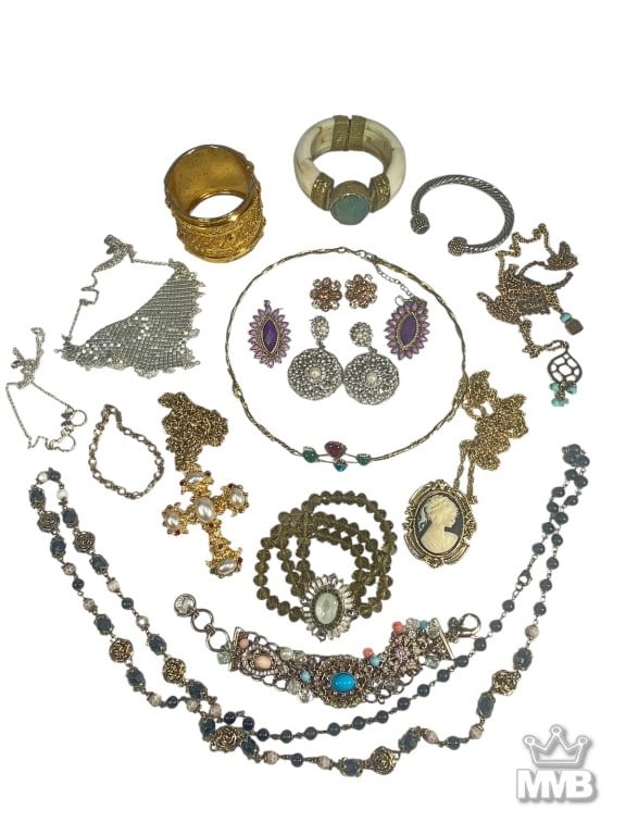 Assorted Estate Costume Jewelry 19pc LOT (1 of 7)