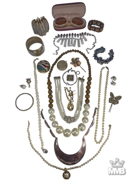 Assorted Estate Custome Jewelry 23pc LOT (1 of 4)