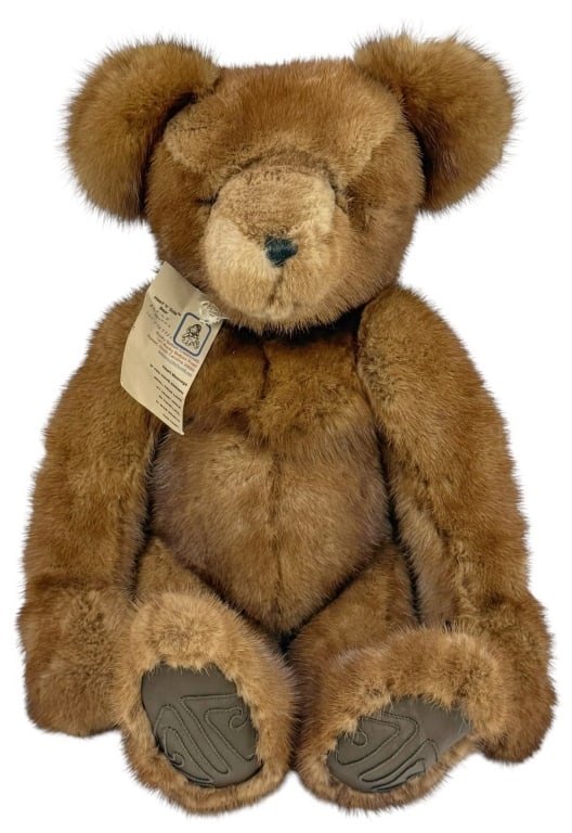 Rocky Bottom Creations Heart n Sole Teddy Bear: Heart 'n' Sole teddy bear handmade by Elaine Sparks for Rocky Bottom Creations in September 2006. The bear is named Amelia, and is number 3 in series 20JAFMY1. Made from recycled fur with poly-filling