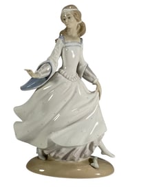 Lladro Cinderella Spanish Porcelain Figurine #4828
