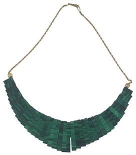 Vtg Malachite Gold-Plated Striated Choker Necklace: Vintage green malachite choker necklace featuring graduated rectangular malachite slabs strung in a dramatic curved formation. The malachite segments are complemented by a gold-plated twisted rope