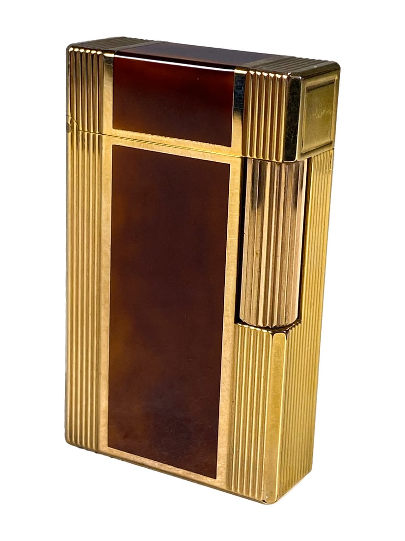 S.T. Dupont Paris Laque de Chine Lighter: S.T. Dupont French lighter with deep brown lacquer panels and signature ribbed edges, showcasing a classic Parisian design with a lustrous lacquered finish. The base is engraved 'S.T. Dupont de Paris