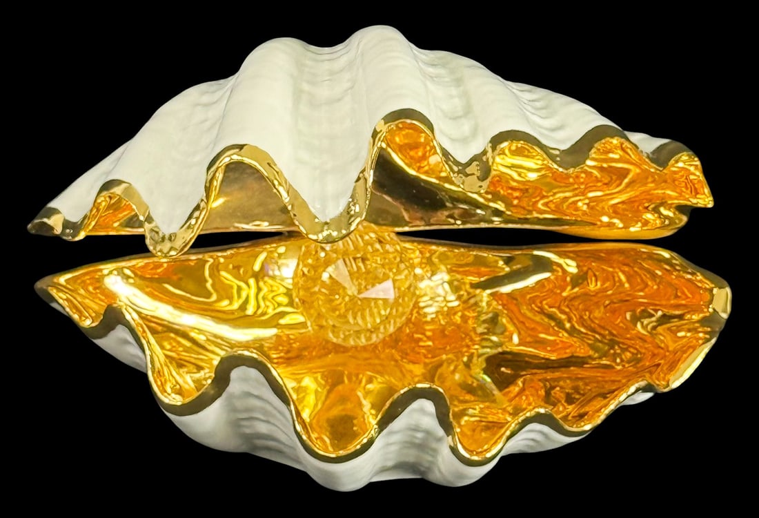Italian-Style Ceramic Clam Shell w/ Crystal Pearl (1 of 7)