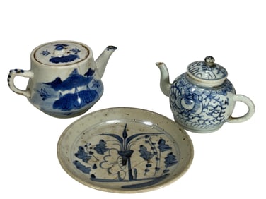 Chinese Blue & White Teapots & Plate 3pc LOT