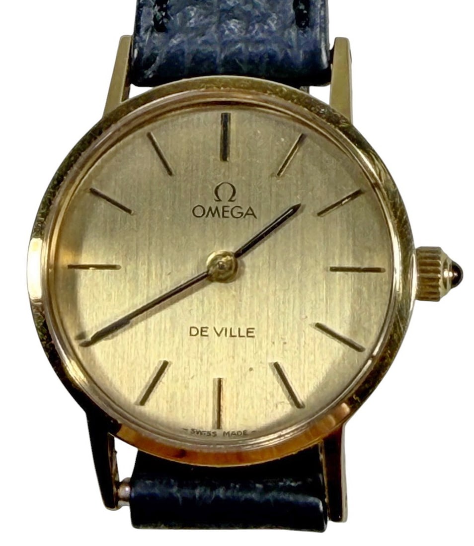 Omega De Ville Ref 511.0392 Cal 625 Men's Watch: Omega De Ville men's wristwatch ref. 511.0392 with a 17-jewel Caliber 625 manual wind movement. Champagne dial in gold tone case with a stainless snap back. Black leather strap. The watch case measure