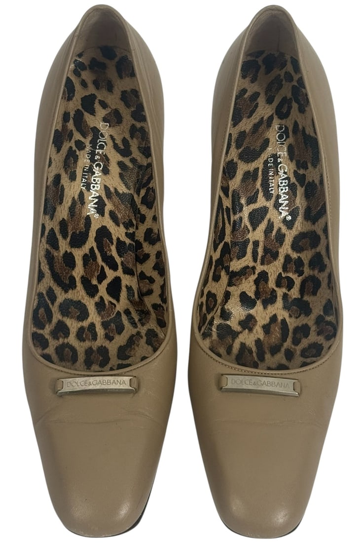 Dolce & Gabbana Taupe Leather Leopard Print Pumps: Dolce & Gabbana high heel pump shoes, crafted in smooth taupe leather with a square toe silhouette. These classic high heels feature a refined metal nameplate engraved with the Dolce & Gabbana logo ac
