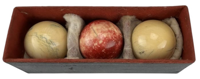 Henin Aine Paris Billiard Balls w Presentation Box