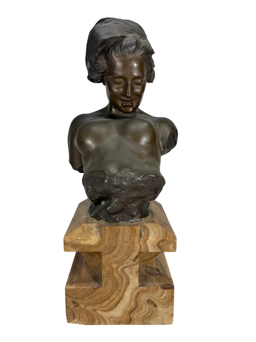Giuseppe Renda B.1859 Bronze Bust Sculpture 17.5": Giuseppe Renda (Italian, 1859 - 1939) finely cast bronze bust sculpture of a young woman with classical features, signed 'RENDA' on the reverse, mounted on a striated marble base.Dimensions: 17.5 X