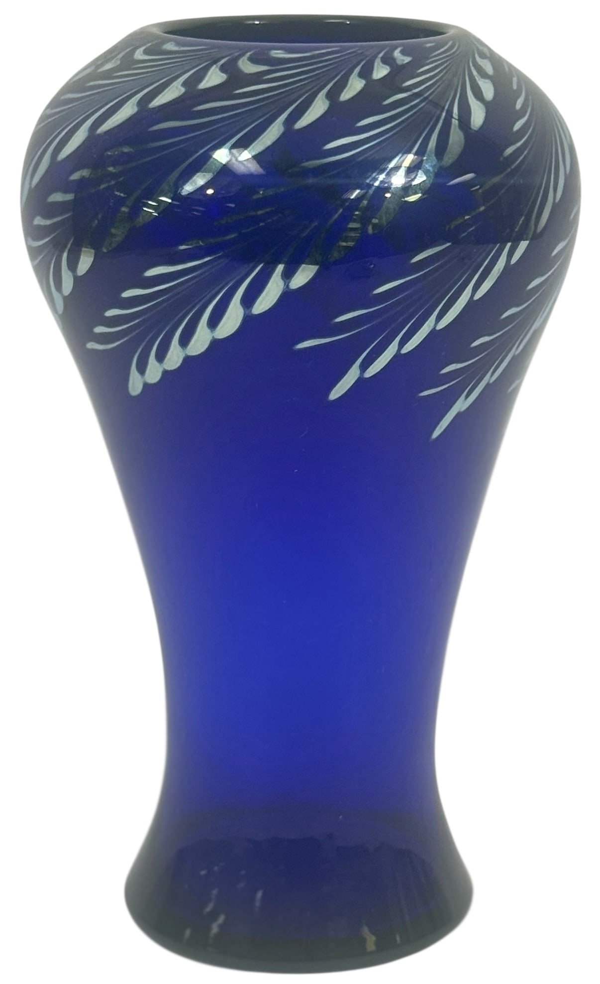 Luigi Onesto Murano Cobalt Blue Art Glass Bowl: Luigi Onesto (Italian, born 1945) vintage Ogetti square Italian Murano art glass bowl showcasing a thick, heavy form with clear glass encasing a rich cobalt blue core. The modern, soft-square