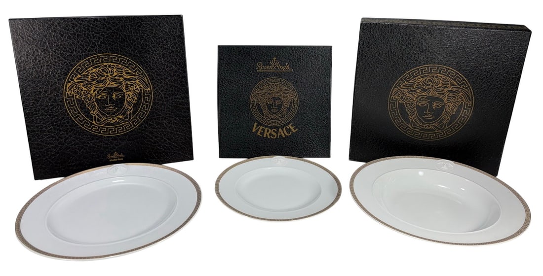 Rosenthal Versace Medaillon Meandre D'Or 3pcs: Rosenthal Studio Linie for Versace trio of porcelain plates in the 'Medaillon Meandre d'Or' pattern, featuring a gilt Greek key border and raised Medusa medallion. Each piece is marked on the