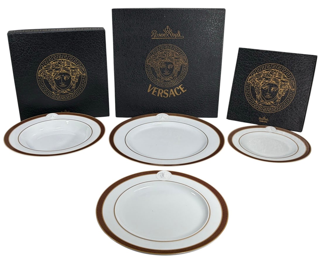 Rosenthal Versace Medaillon Meandre Marron 4pcs: Lot of four Rosenthal for Versace 'Medaillon Meandre Marron' porcelain plates from the Studio Linie collection. Featuring a rich brown and gold Greek key border with gold dot detailing and an