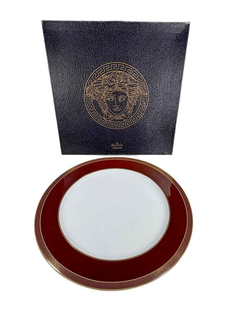 Rosenthal Versace Medaillon Meandre Marron Plate: Rosenthal for Versace 'Medaillon Meandre Marron' studio-line service plate, crafted in Germany. Featuring a deep brown border accented with a classical Greek key meander motif in gilt, reflecting Vers