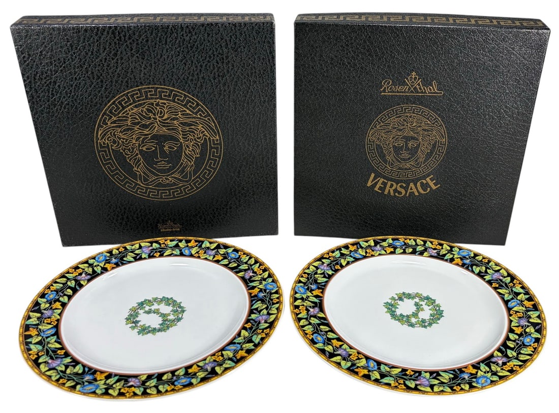 Rosenthal Versace Gold Ivy Porcelain Plates 2pcs: Rosenthal Studio Linie for Versace pair of Gold Ivy porcelain breakfast plates. Ikarus collection. Central ivy wreath. Wide border with morning glories, ivy vines, and gold stars on deep black ground.