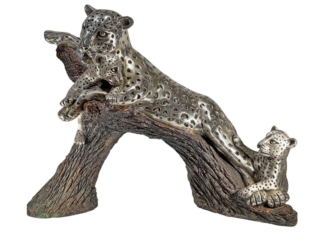 Ricardo del Rio for D'Argenta, Mexico Sculpture: Ricardo del Rio for D'Argenta Mexico, limited edition bronze big cat sculpture 349/500. Mother leopard/jaguar with cub on a patinated tree limb base. Detailed wildlife form.Dimensions: 21.75 X 29 X