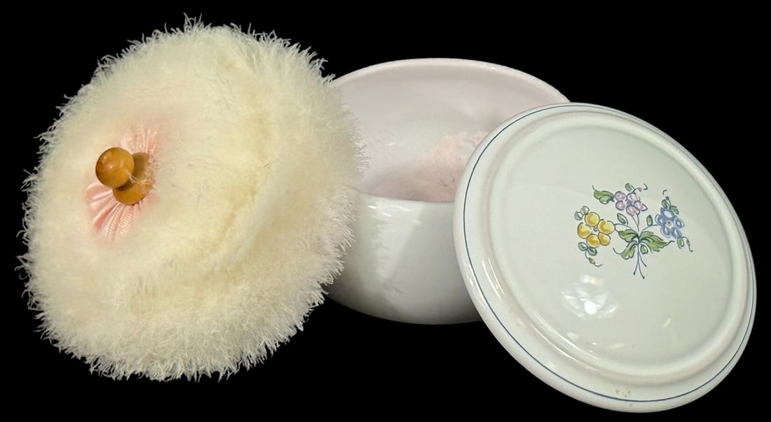 Concorde Air France Atelier de Segries Powder Box: Atelier de Segries porcelain covered powder box created exclusively for Concorde Air France. The white glazed ceramic container features a hand-painted floral motif on the lid and includes the origina