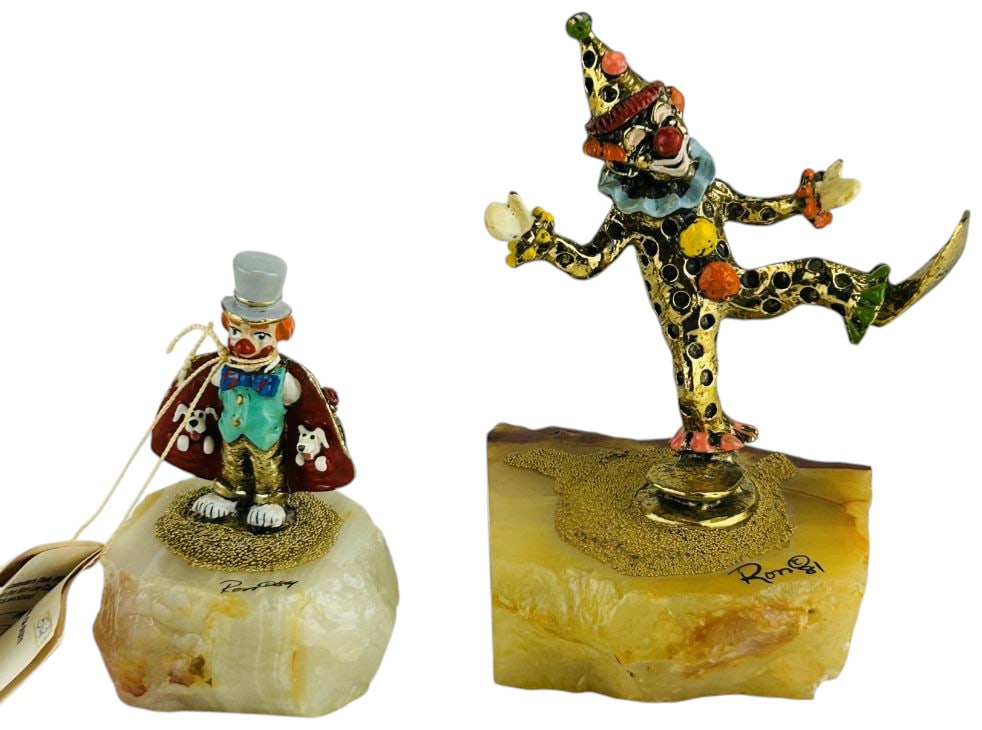 Ron Lee 1947-2017 Circus Clown Figurines Onyx Base: Ron Lee (American, 1947 - 2017), renowned sculptor famous for his whimsical limited edition iconic hand painted clown characters. Each elevated on a hard stone onyx base with gold tone mini beading.