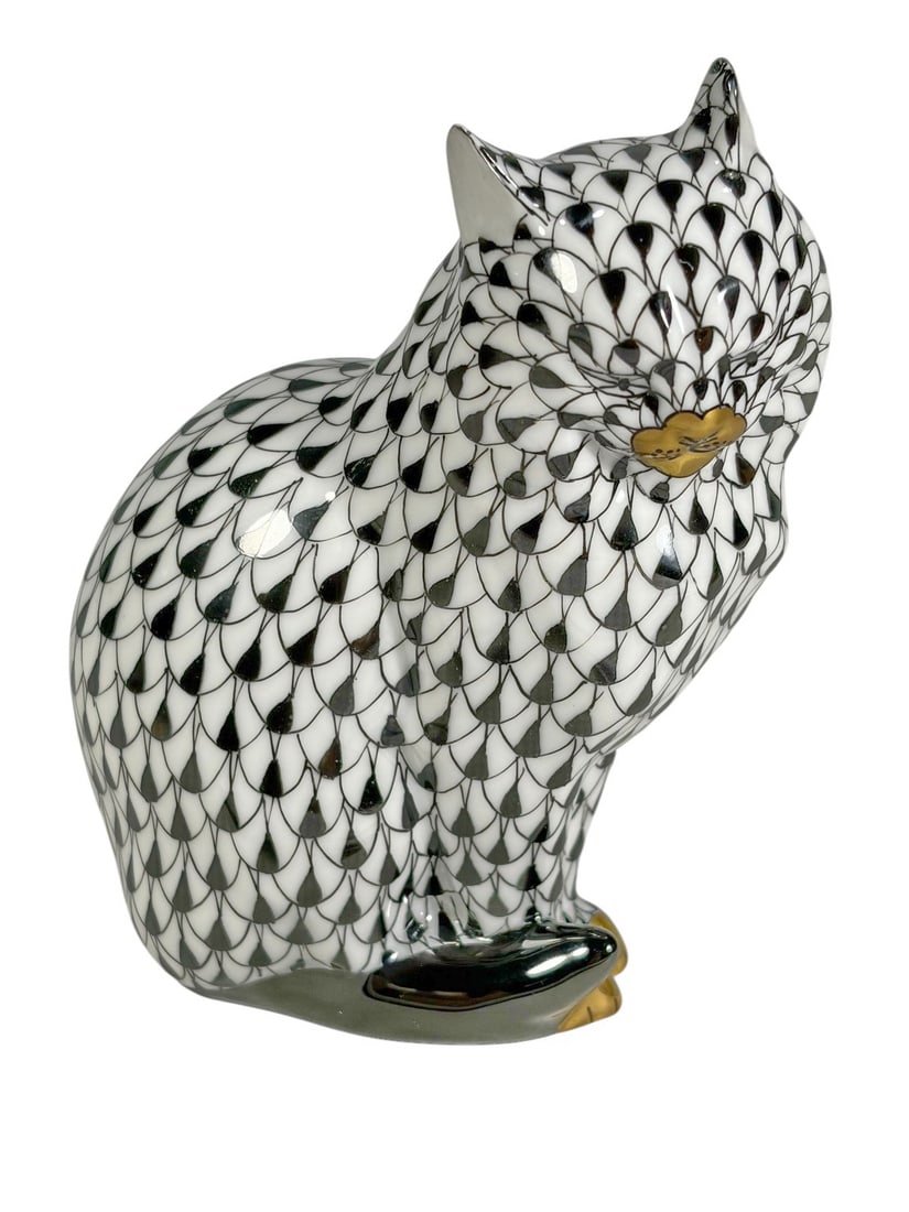 Herend Hungary Fishnet Cat Sitting Porcelain Fig (1 of 5)