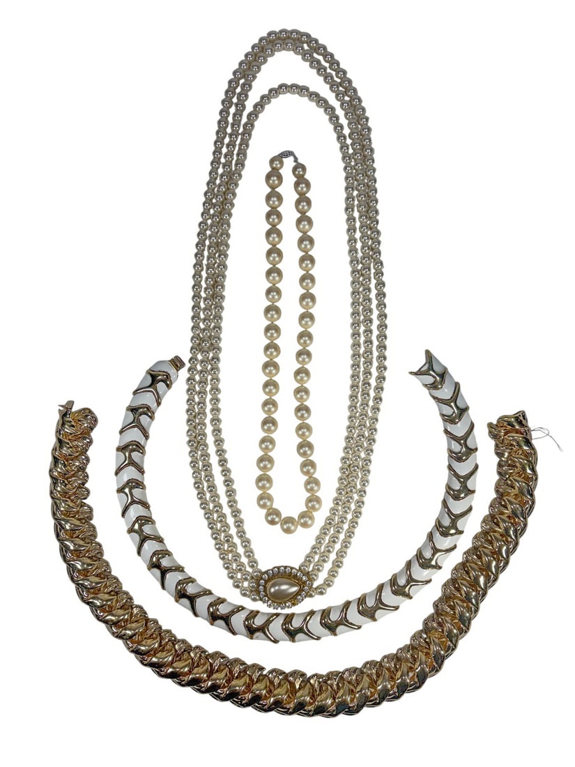 Faux Pearls & Gold Necklaces Costume Jewelry 4pcs (1 of 6)